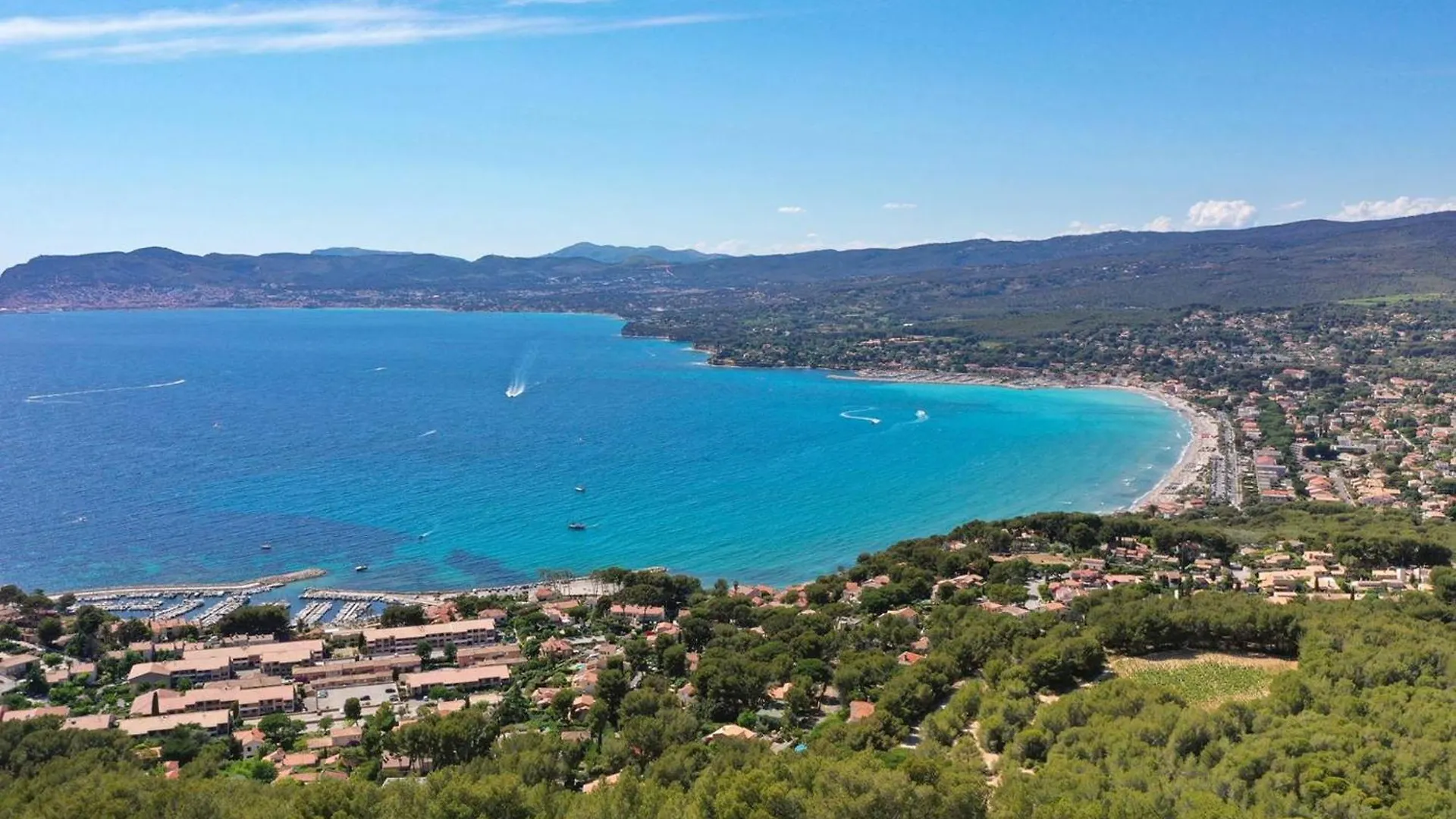 Appartement Lumineux Pres De La Plage Avec Parking Securise A Saint-Cyr-Sur-Mer - Fr-1-770-49 0*,  France