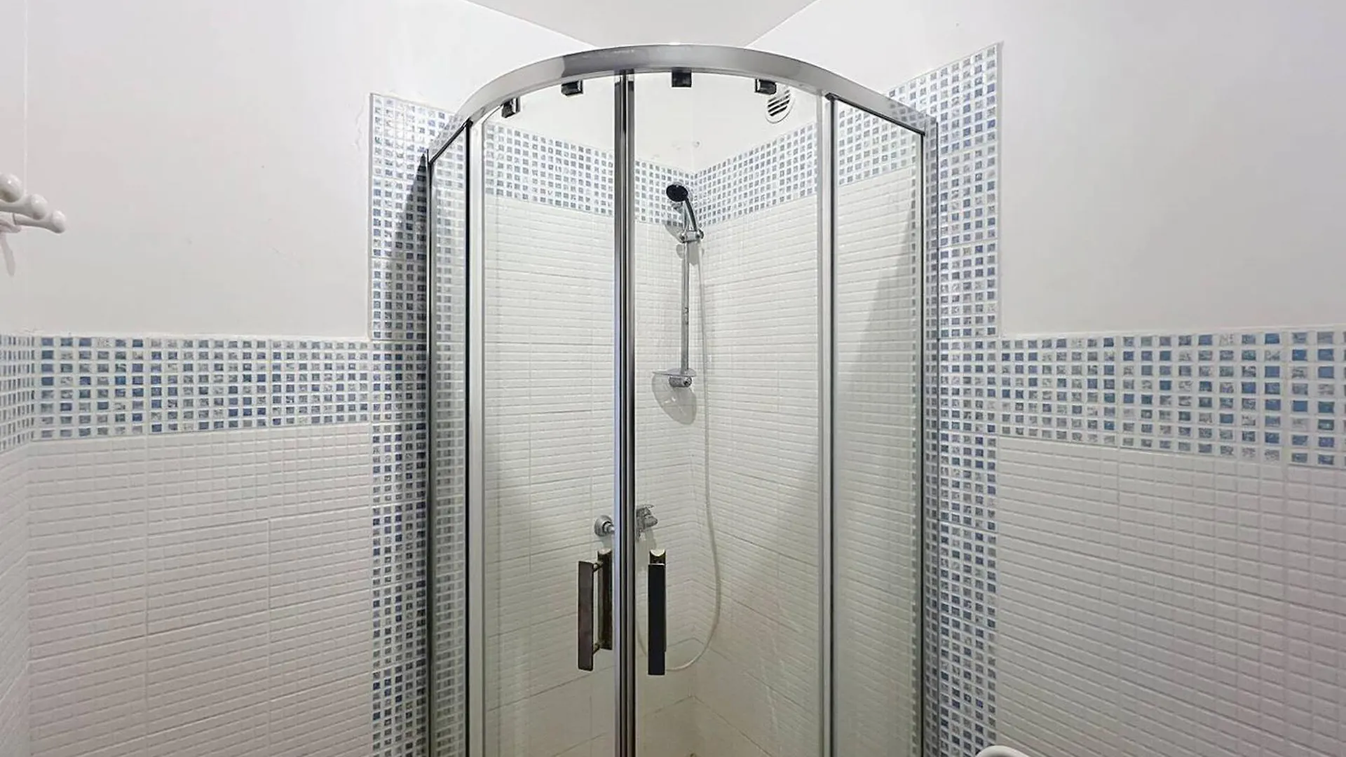 Apartment Appartement Lumineux Pres De La Plage Avec Parking Securise A Saint-Cyr-Sur-Mer - Fr-1-770-49
