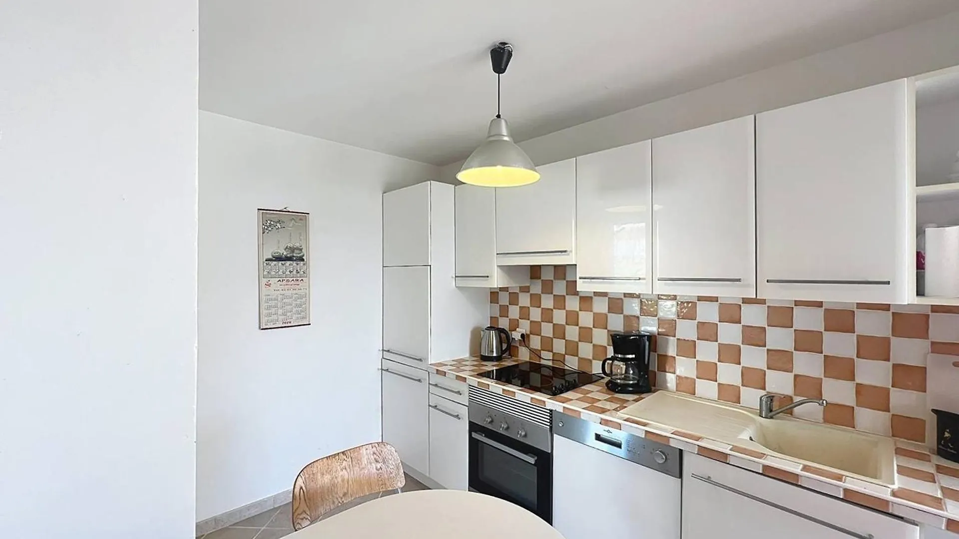 Appartement Lumineux Pres De La Plage Avec Parking Securise A Saint-Cyr-Sur-Mer - Fr-1-770-49 Apartment