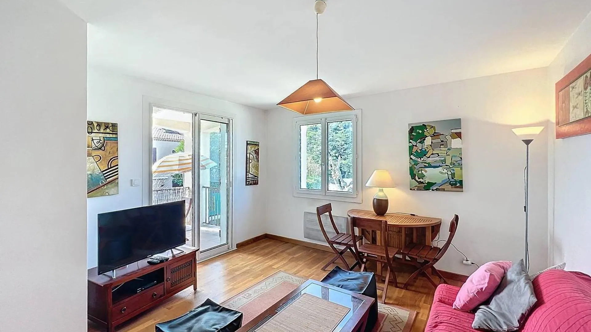 Appartement Lumineux Pres De La Plage Avec Parking Securise A Saint-Cyr-Sur-Mer - Fr-1-770-49