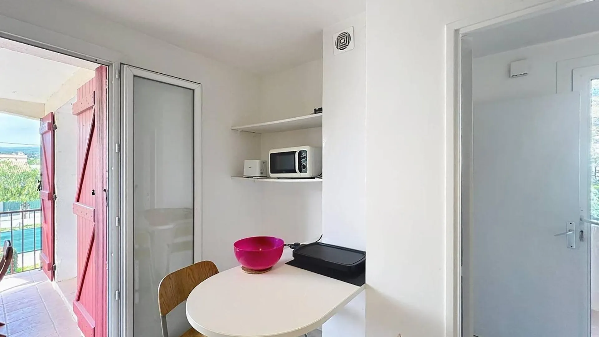 Apartment Appartement Lumineux Pres De La Plage Avec Parking Securise A Saint-Cyr-Sur-Mer - Fr-1-770-49